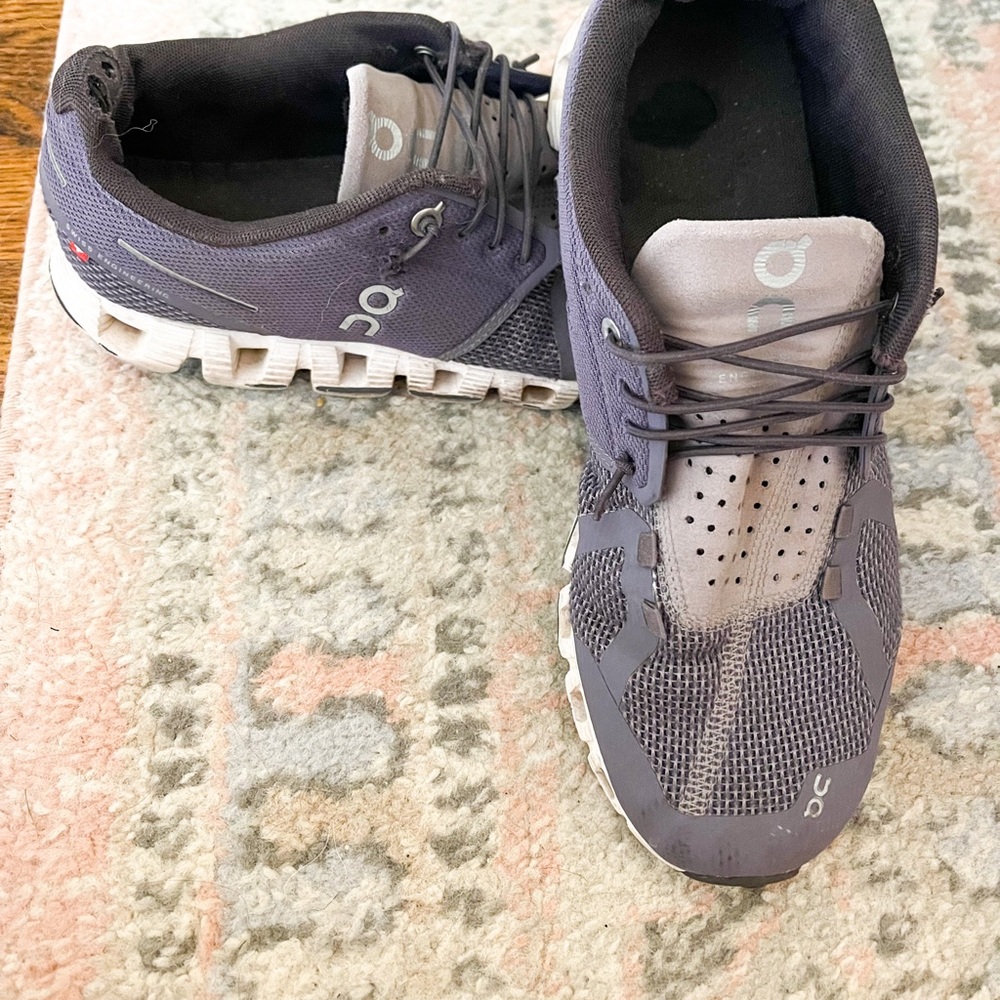 On Cloud 5 Running Shoes size 8.5